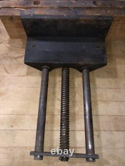 VTG COLUMBIAN 3-C CLEVELAND Under Bench Woodworking Wood Vise Clamp Tool Cast