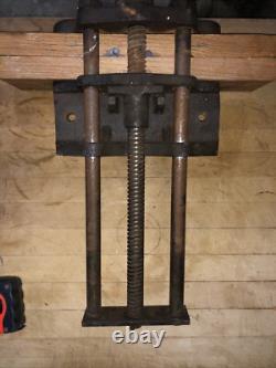 VTG COLUMBIAN 3-C CLEVELAND Under Bench Woodworking Wood Vise Clamp Tool Cast